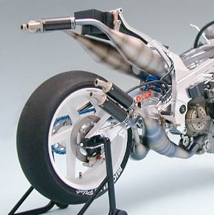 Zdjęcie dodatkowe produktu Suzuki XR89 (RGV-Γ) 1:12 Tamiya 14081