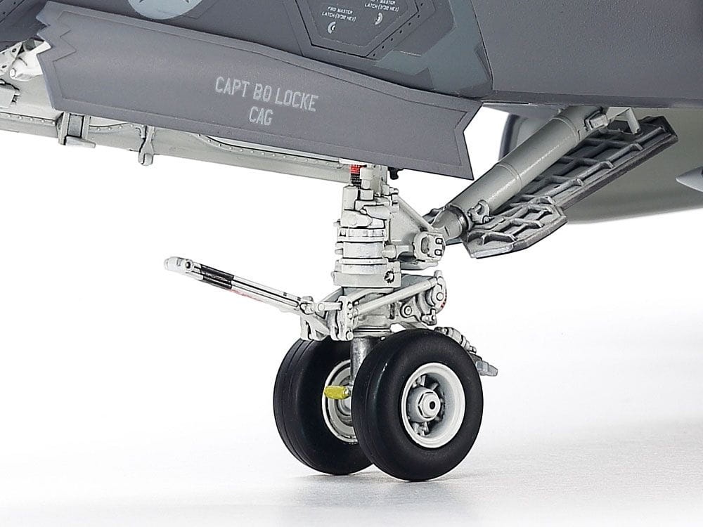 Zdjęcie dodatkowe produktu Lockheed Martin F-35C Lightning II 1:48 Tamiya 61127