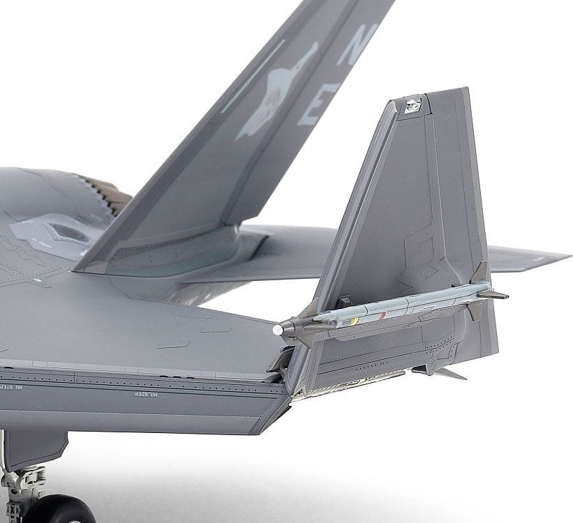 Zdjęcie dodatkowe produktu Lockheed Martin F-35C Lightning II 1:48 Tamiya 61127