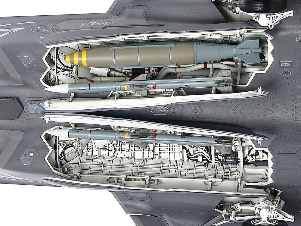 Zdjęcie dodatkowe produktu Lockheed Martin F-35C Lightning II 1:48 Tamiya 61127