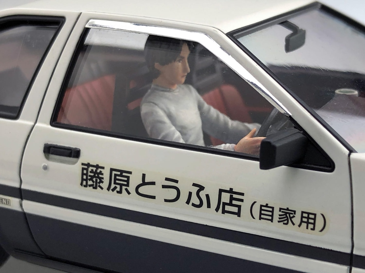 Zdjęcie dodatkowe produktu Toyota AE86 Trueno Initial D (plus figurka Takumi Fujiwara) 1:24 Aoshima 059548