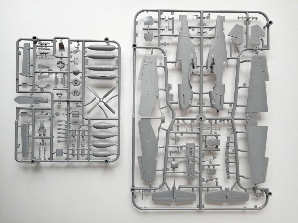 Zdjęcie dodatkowe produktu P-51B Mustang 1:72 Arma Hobby 70041