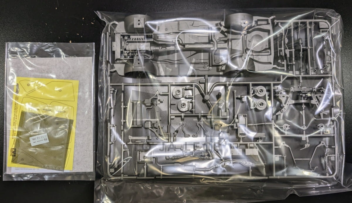 Zdjęcie dodatkowe produktu Nissan Skyline R34 GT-R Nismo Z-tune 1:24 Tamiya 24282