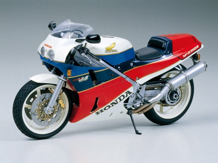 Zdjęcie główne produktu Honda VFR750R 1:12 Tamiya 14057