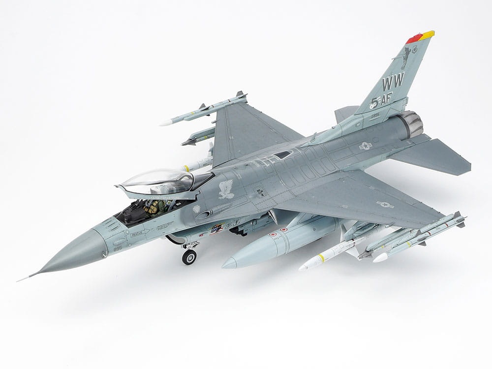 Zdjęcie główne produktu F-16CJ Fighting Falcon 1:48 Tamiya 61098