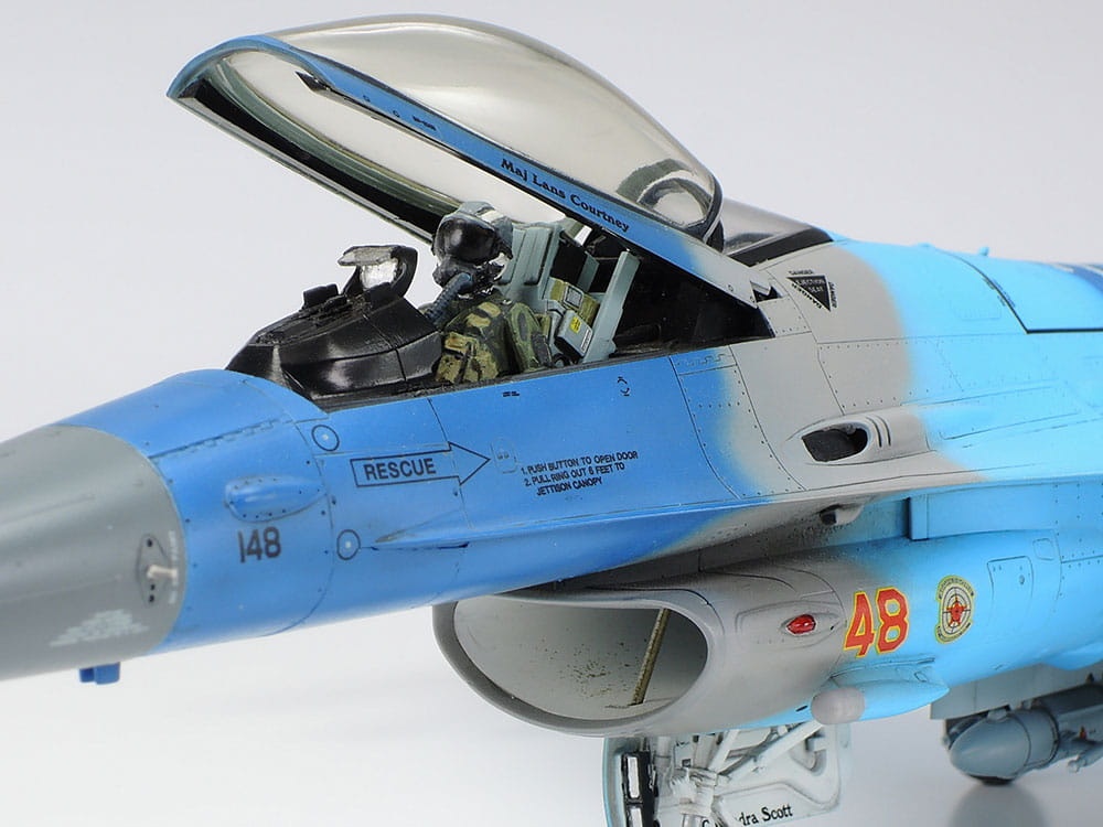 Zdjęcie dodatkowe produktu F-16C/N Aggressor/Adversary 1:48 Tamiya 61106