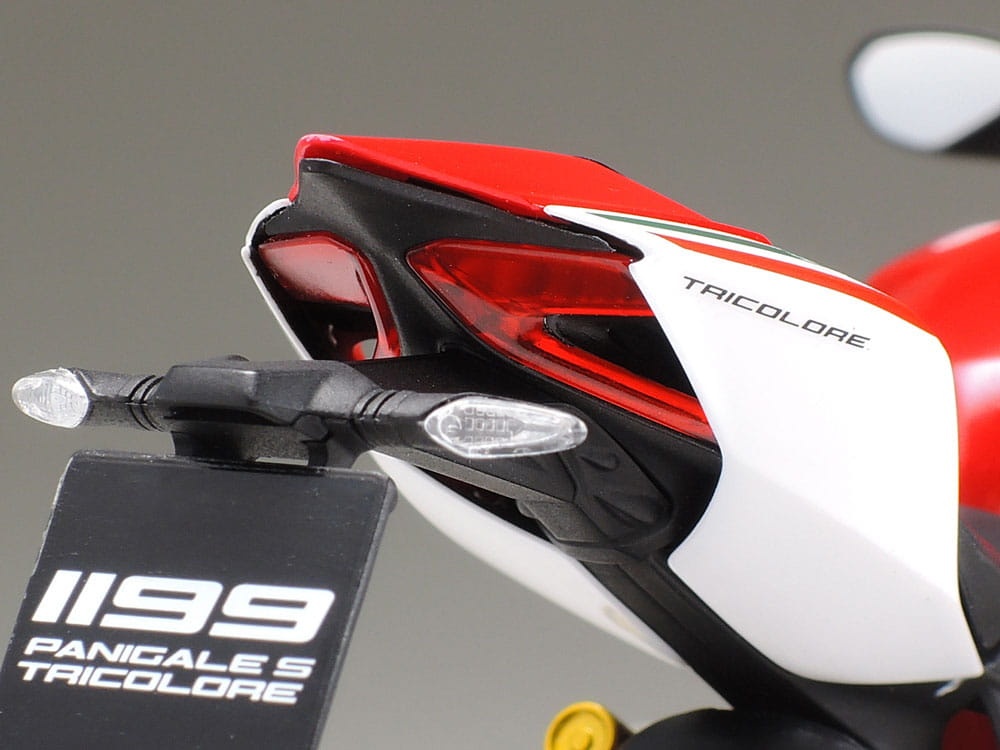 Zdjęcie dodatkowe produktu Ducati 1199 Panigale S Tricolore 1:12 Tamiya 14132