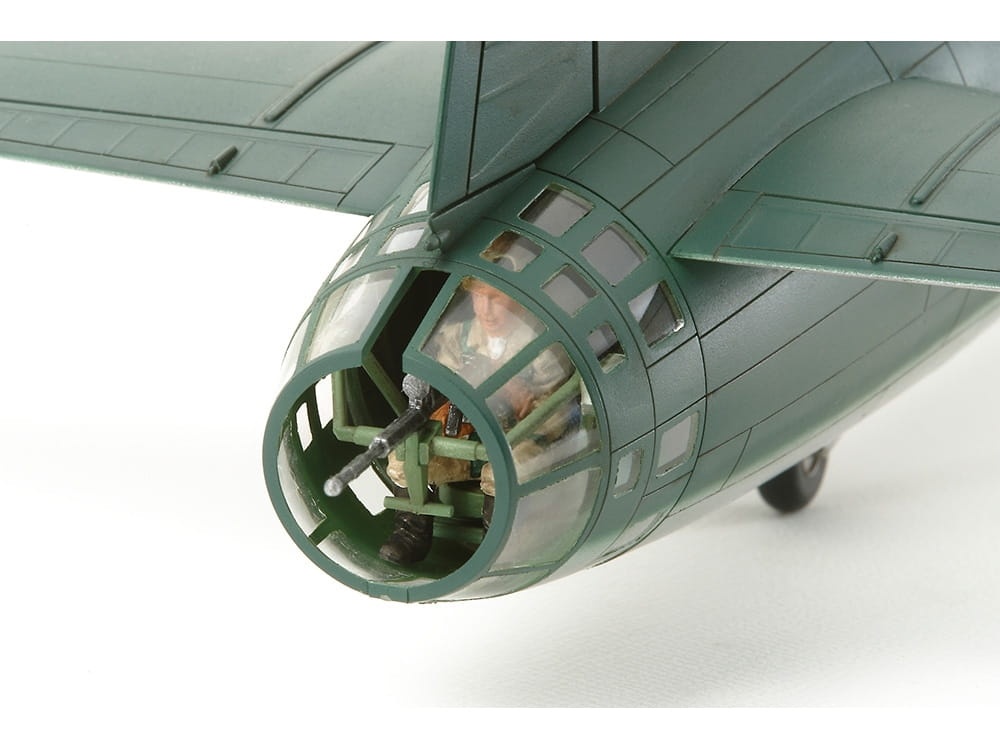 Zdjęcie dodatkowe produktu Mitsubishi G4M1 Model 11 1:48 Tamiya 61110 (Admiral Yamamoto Transport (w/17 Figures))
