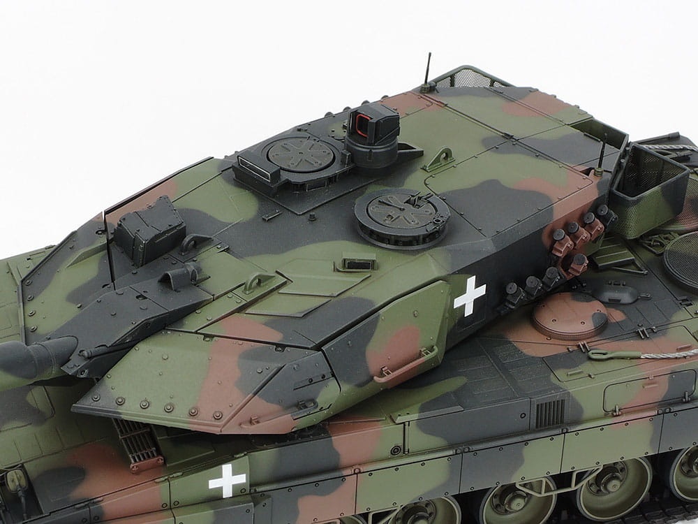 Zdjęcie dodatkowe produktu Leopard 2 A6 Tank "Ukraine" 1:35 Tamiya 25207