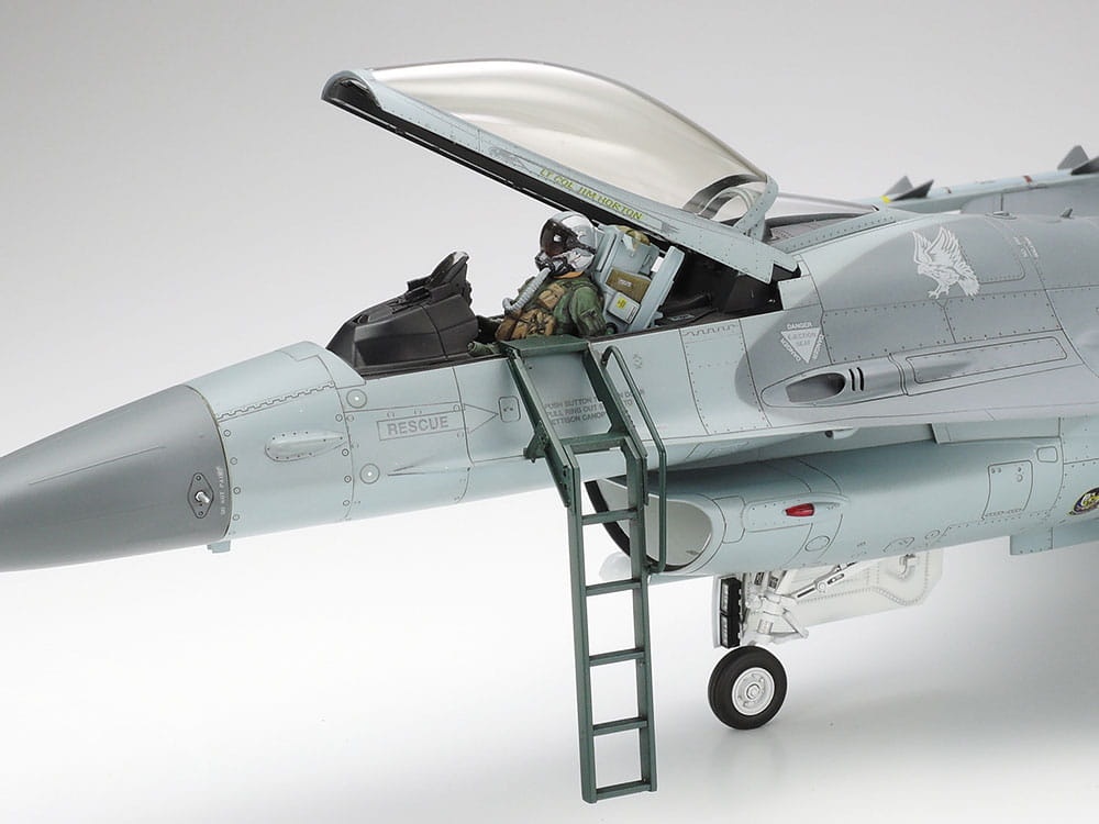 Zdjęcie dodatkowe produktu F-16CJ Fighting Falcon 1:32 Tamiya 60315