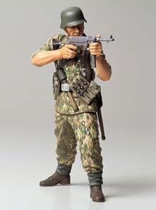 Zdjęcie dodatkowe produktu WWII German Elite Infantryman 1:16 Tamiya 36303