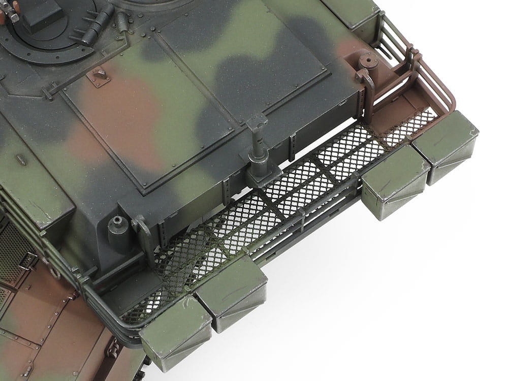 Zdjęcie dodatkowe produktu M1A1 Abrams Tank Ukraine 1:35 Tamiya 25216