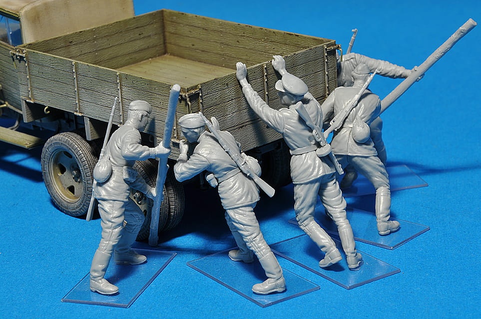 Zdjęcie dodatkowe produktu Pushing Soviet Soldiers 1:35 MiniArt 35137