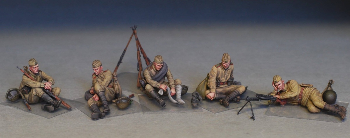 Zdjęcie dodatkowe produktu Soviet Soldiers Taking A Break 1:35 MiniArt 35233
