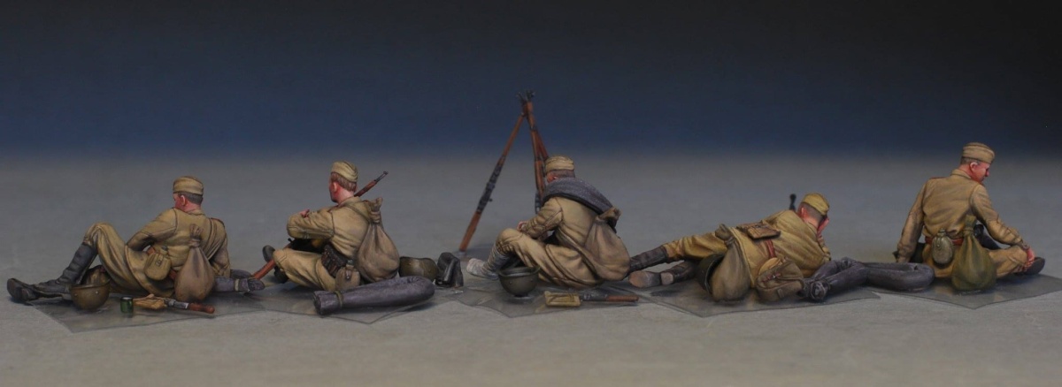 Zdjęcie dodatkowe produktu Soviet Soldiers Taking A Break 1:35 MiniArt 35233