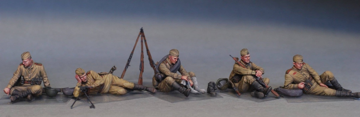 Zdjęcie dodatkowe produktu Soviet Soldiers Taking A Break 1:35 MiniArt 35233