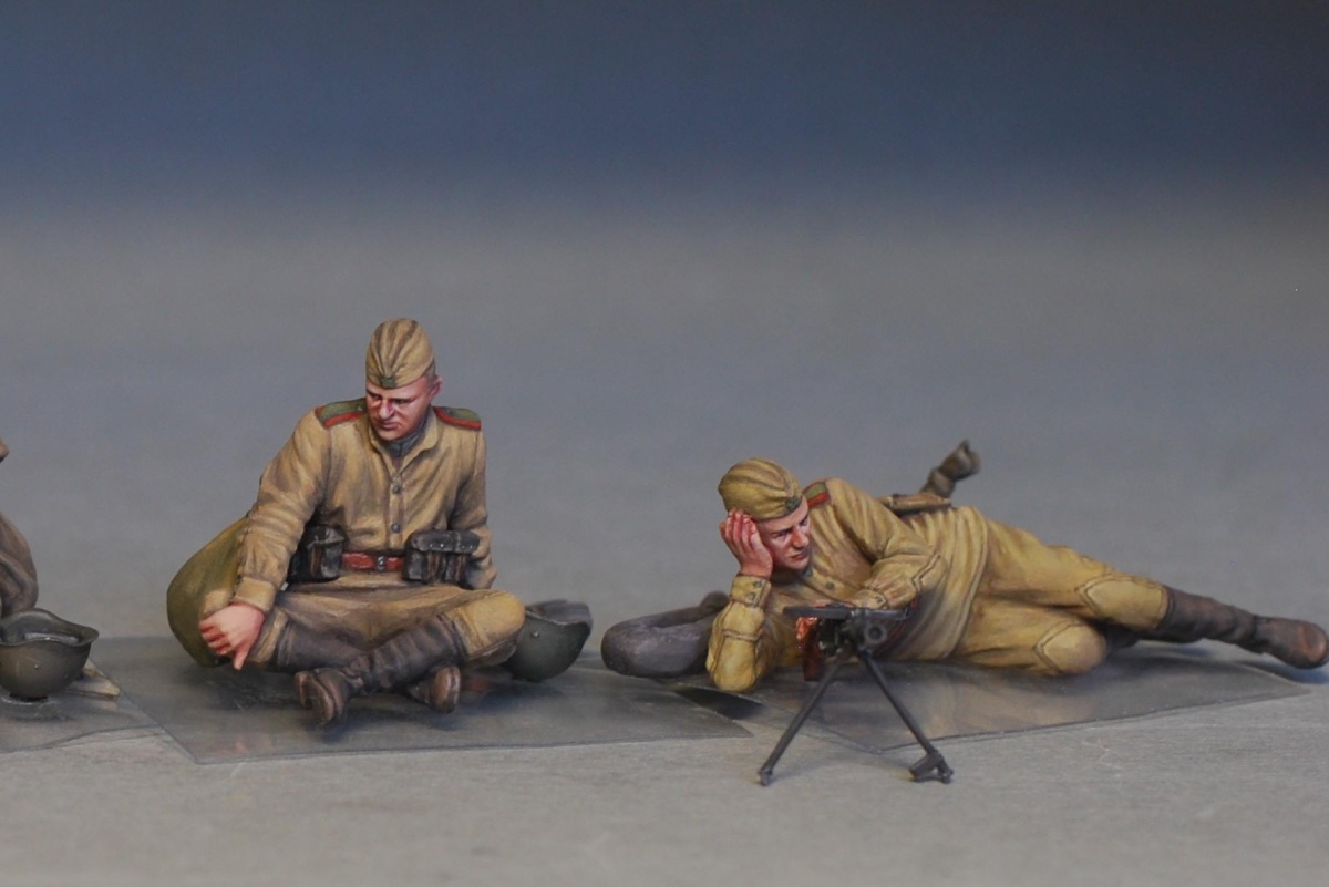 Zdjęcie dodatkowe produktu Soviet Soldiers Taking A Break 1:35 MiniArt 35233