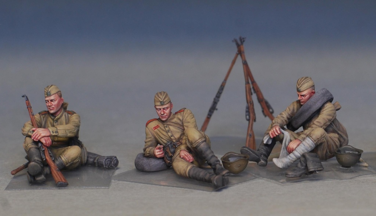 Zdjęcie dodatkowe produktu Soviet Soldiers Taking A Break 1:35 MiniArt 35233