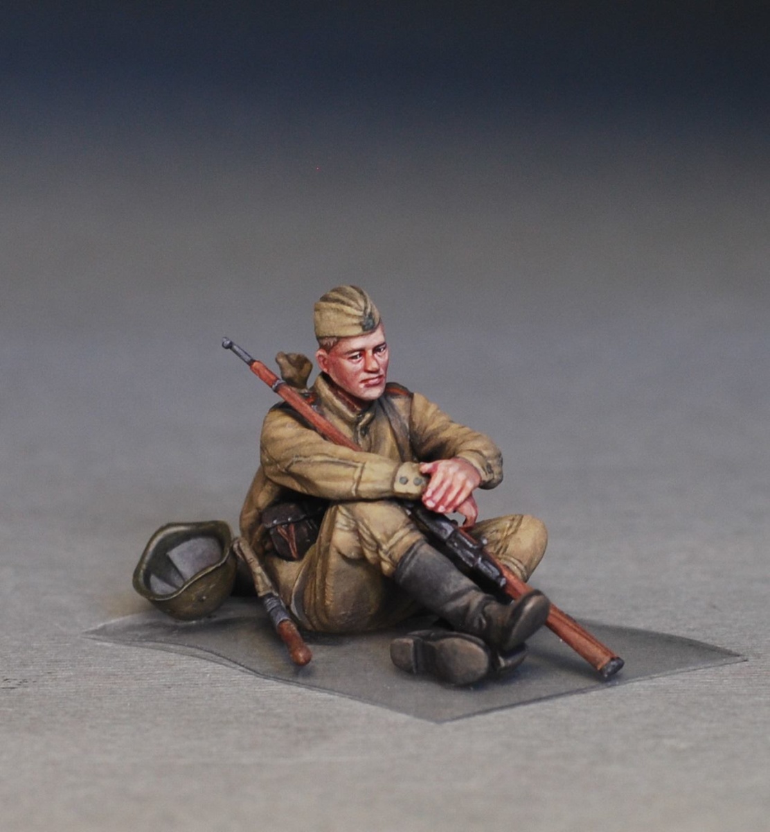 Zdjęcie dodatkowe produktu Soviet Soldiers Taking A Break 1:35 MiniArt 35233