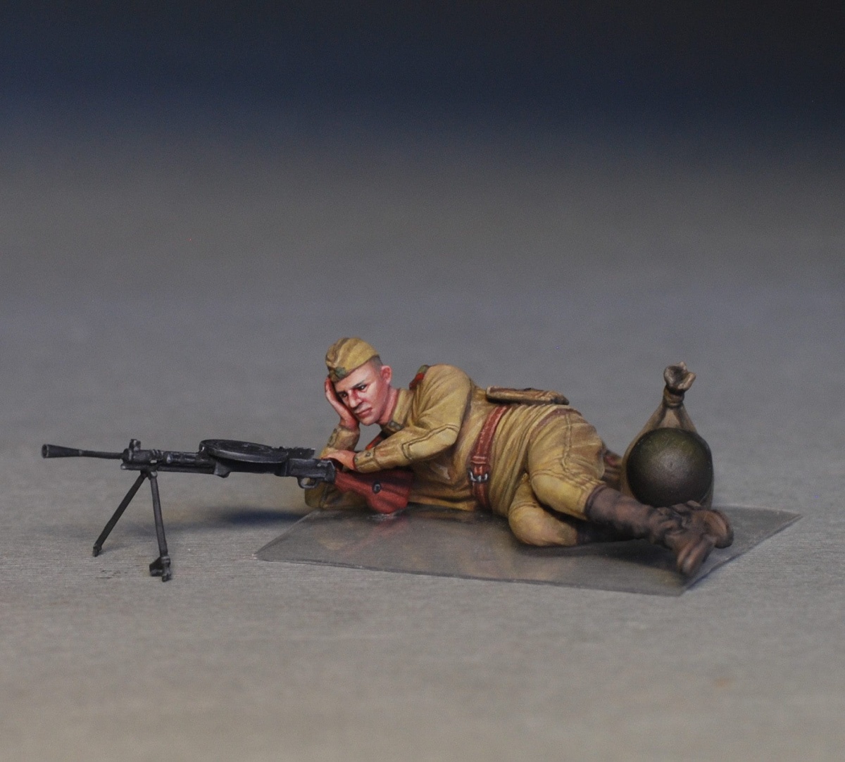 Zdjęcie dodatkowe produktu Soviet Soldiers Taking A Break 1:35 MiniArt 35233