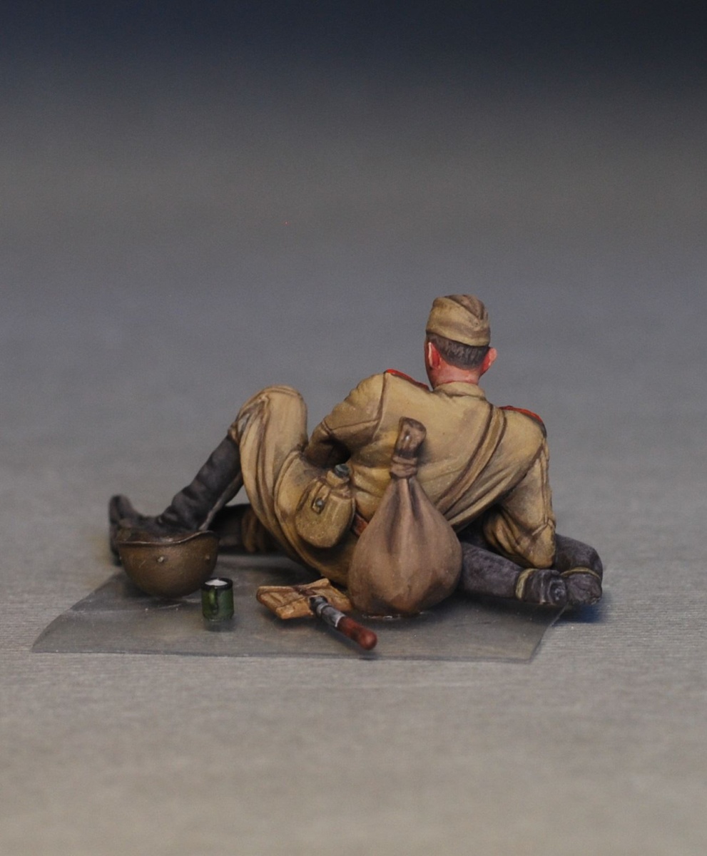 Zdjęcie dodatkowe produktu Soviet Soldiers Taking A Break 1:35 MiniArt 35233