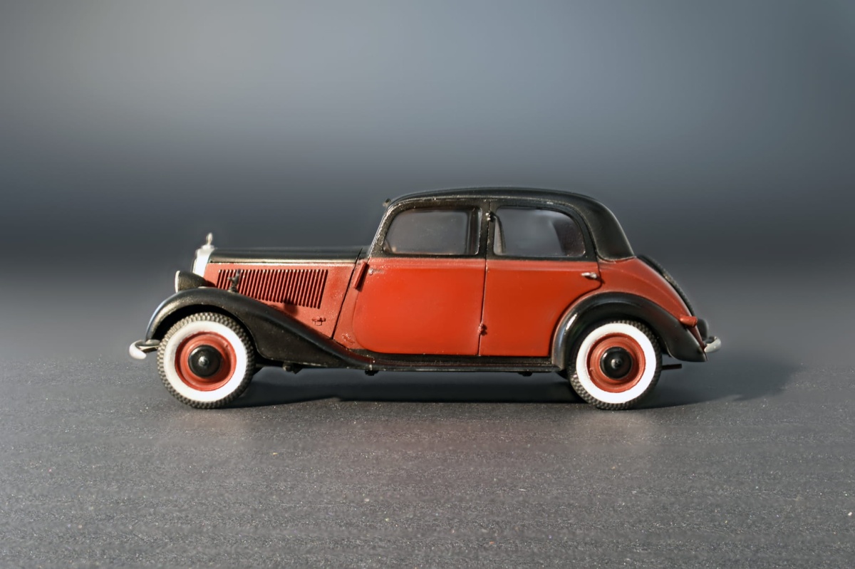 Zdjęcie dodatkowe produktu German Passenger Car Typ 170v Saloon 4 Doors 1:35 MiniArt 38008