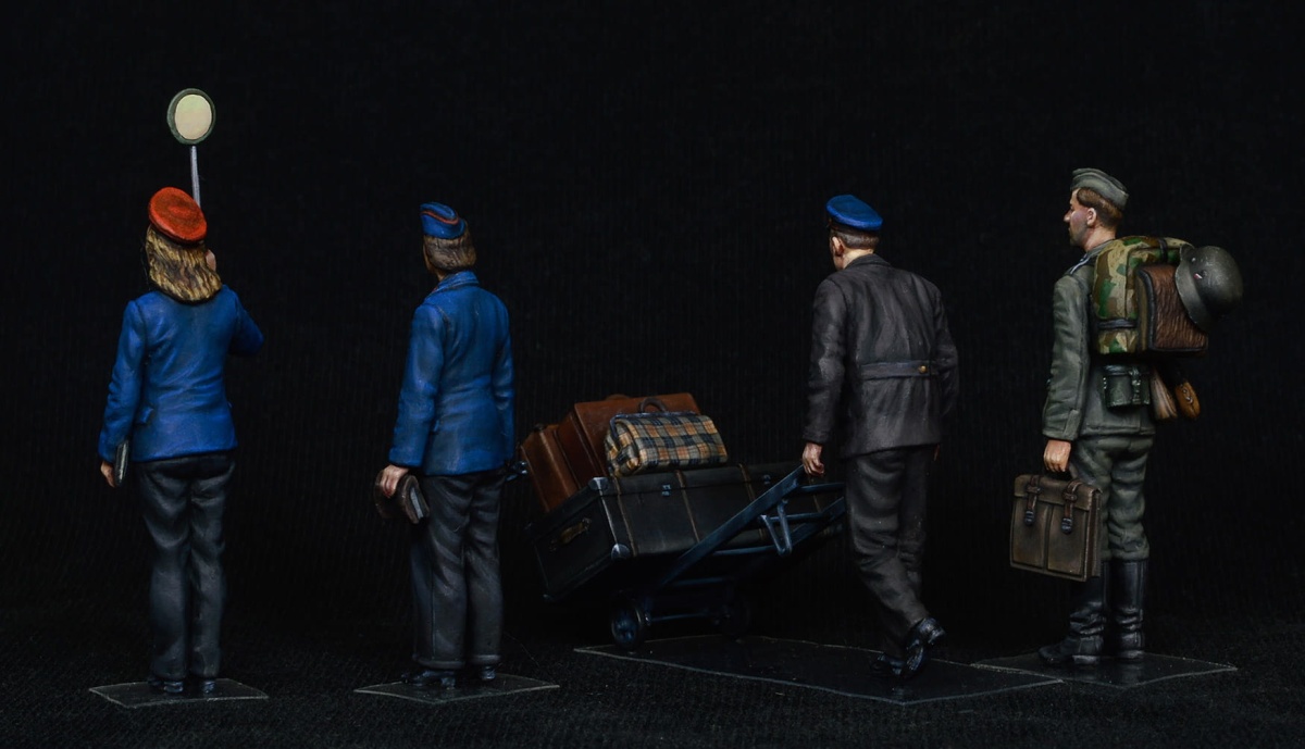 Zdjęcie dodatkowe produktu German Train Station Staff 1930-40s 1:35 MiniArt 38010