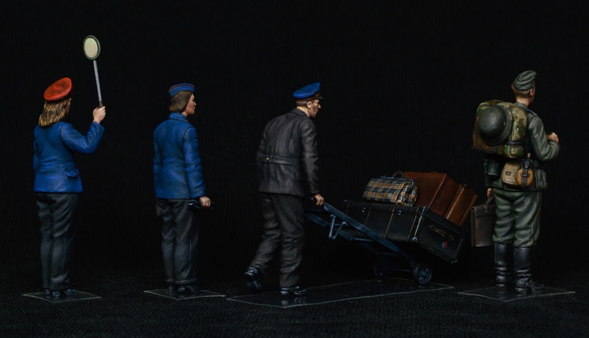 Zdjęcie dodatkowe produktu German Train Station Staff 1930-40s 1:35 MiniArt 38010