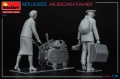 Zdjęcie dodatkowe produktu Refugees. Musician Family 1:35 MiniArt 38084