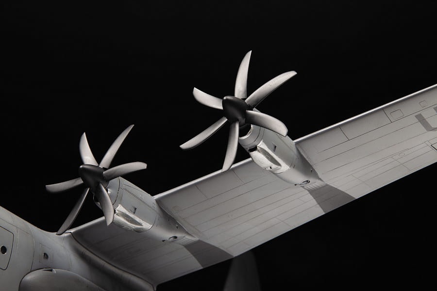 Zdjęcie dodatkowe produktu C-130J Amerykański wojskowy samolot transportowy 1:72 Zvezda 7325