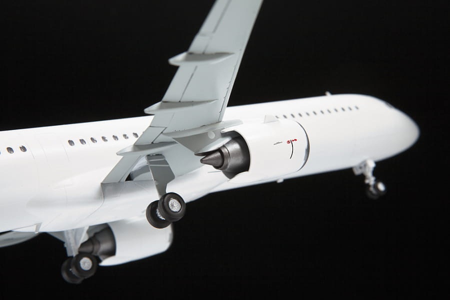 Zdjęcie dodatkowe produktu Airbus A-321neo 1:144 Zvezda 7043