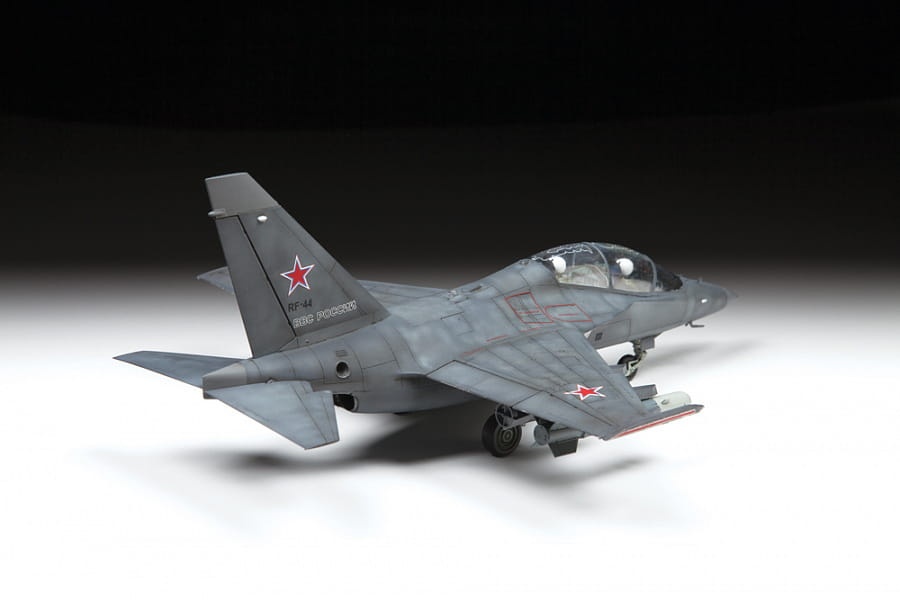 Zdjęcie dodatkowe produktu YAK-130 rosyjski lekki bombowiec 1:48 Zvezda 4818