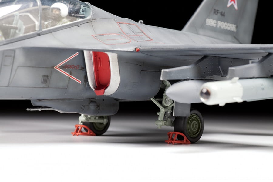 Zdjęcie dodatkowe produktu YAK-130 rosyjski lekki bombowiec 1:48 Zvezda 4818
