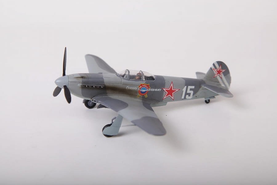 Zdjęcie dodatkowe produktu Yak-3 radziecki myśliwiec 1:72 Zvezda 7301