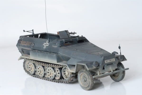 Zdjęcie dodatkowe produktu Sd.Kfz.251/1 Hanomag niemiecki transporter opancerzony 1:35 Zvezda 3572