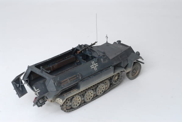 Zdjęcie dodatkowe produktu Sd.Kfz.251/1 Hanomag niemiecki transporter opancerzony 1:35 Zvezda 3572