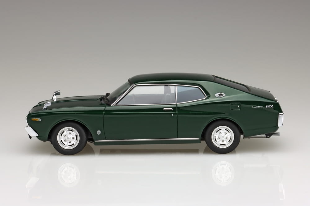 Zdjęcie dodatkowe produktu Nissan KHC130 Laurel HT 2000SGX '72 1:24 Aoshima 05950