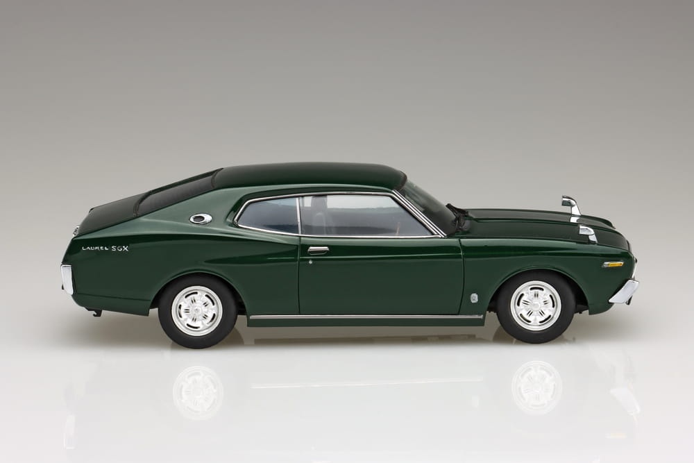 Zdjęcie dodatkowe produktu Nissan KHC130 Laurel HT 2000SGX '72 1:24 Aoshima 05950