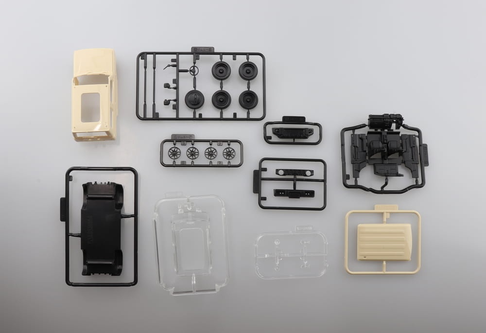 Zdjęcie dodatkowe produktu Suzuki Jimny (Chiffon Ivory Metallic) SNAP KIT 1:32 Aoshima 05779