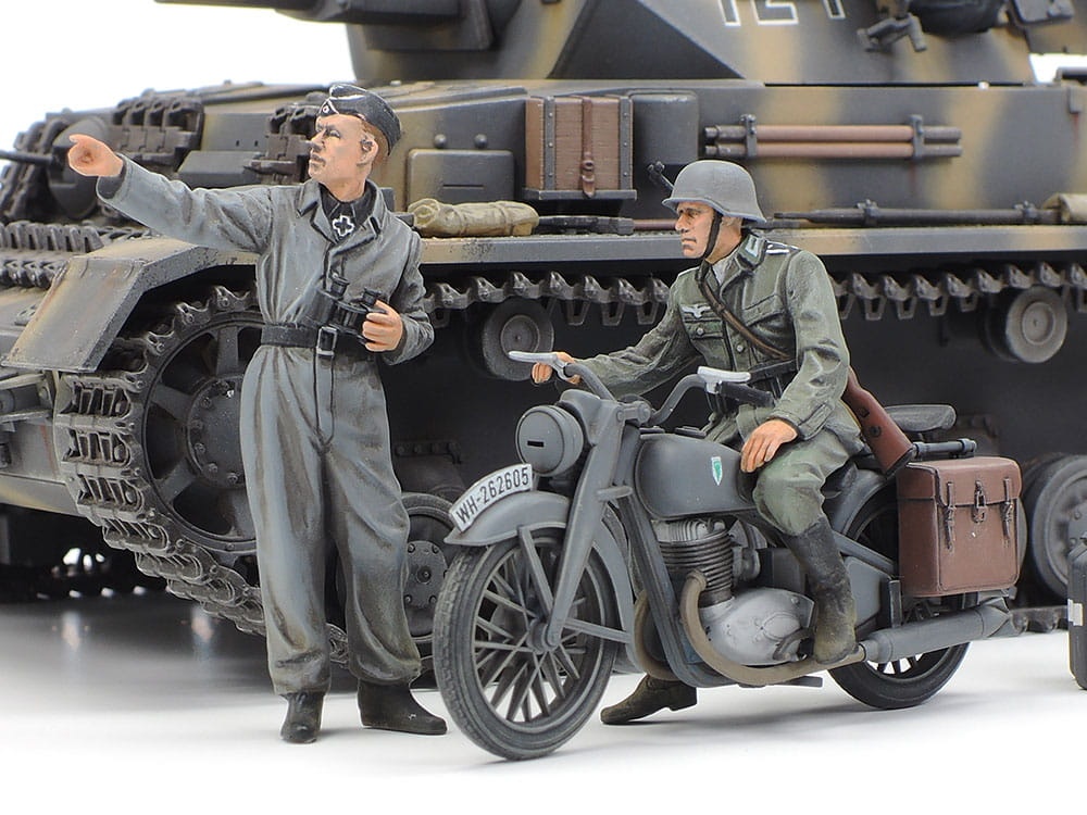 Zdjęcie dodatkowe produktu Panzerkampfwagen IV Ausf G. Early and Motorcycle Eastern Front 1:35 Tamiya 25209