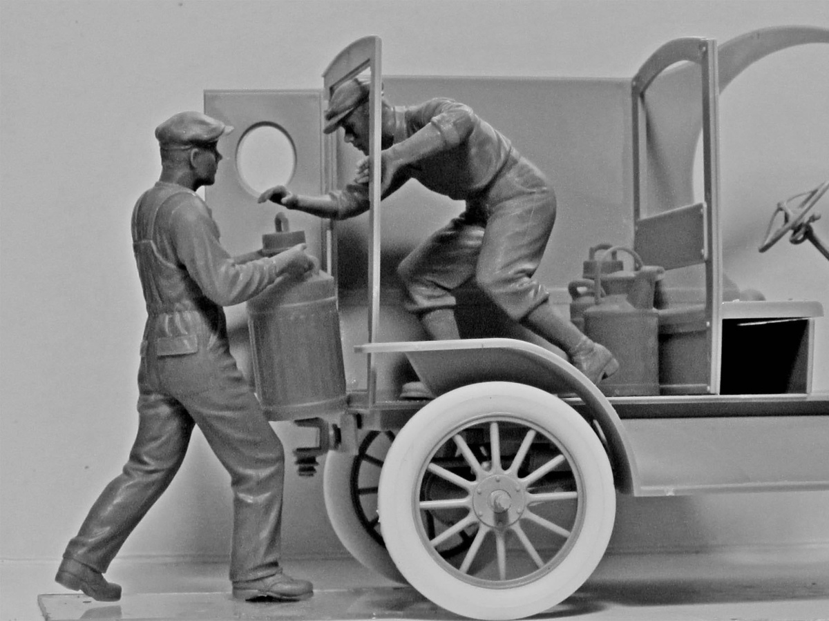 Zdjęcie dodatkowe produktu Model T 1912 Delivery Car with American Gasoline Loaders 1:24 ICM 24019
