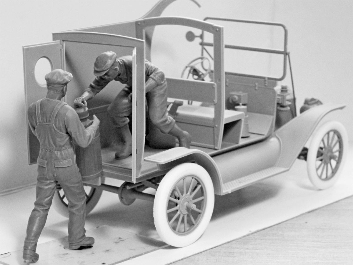 Zdjęcie dodatkowe produktu Model T 1912 Delivery Car with American Gasoline Loaders 1:24 ICM 24019