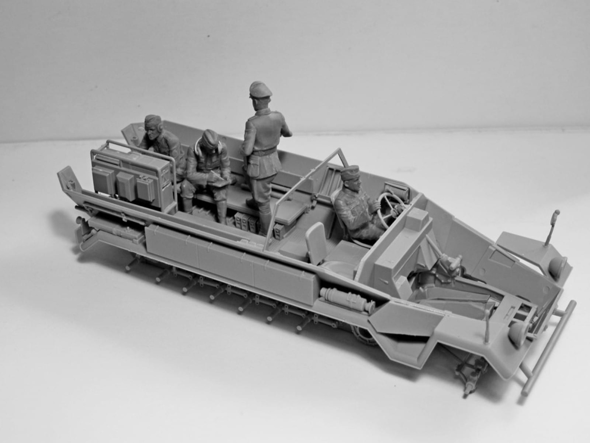 Zdjęcie dodatkowe produktu Sd.Kfz. 247 Ausf.B with Crew 1:35 ICM 35111