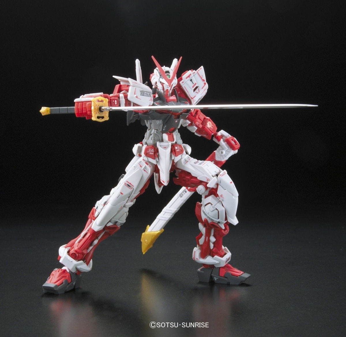 Zdjęcie dodatkowe produktu Gunpla MBF-P02 Gundam Astray Red Frame RG 1:144