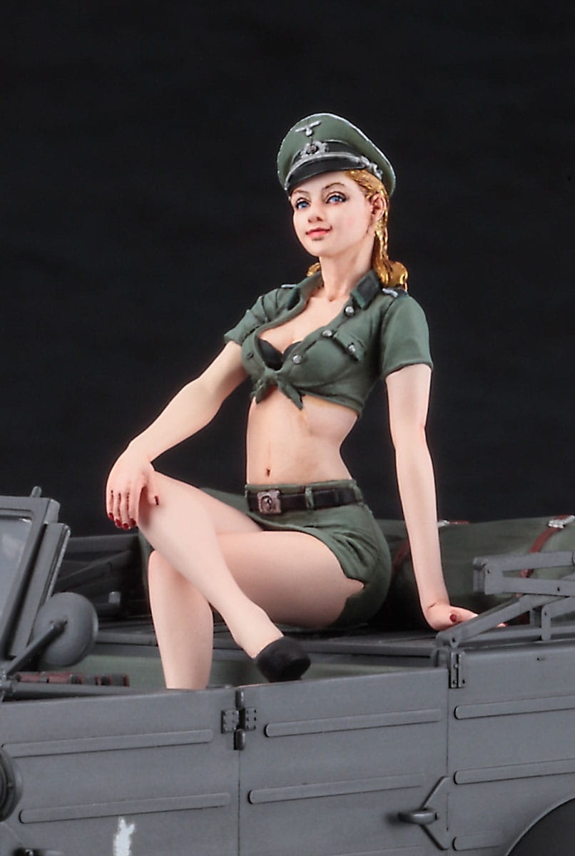 Zdjęcie dodatkowe produktu Pkw.K1 Kubelwagen Type 82 w/Blond Girls Figure 1:24 Hasegawa SP453