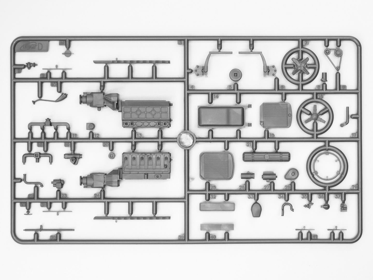 Zdjęcie dodatkowe produktu Admiral Saloon 1:24 ICM 24023