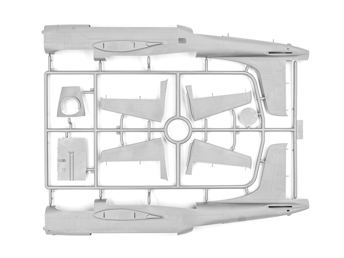 Zdjęcie dodatkowe produktu B-26K with USAF Pilots and Ground Personnel 1:48 ICM 48280