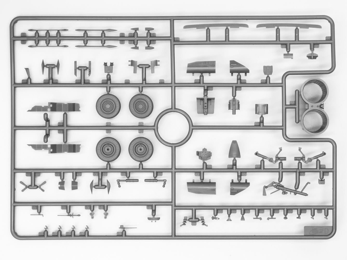 Zdjęcie dodatkowe produktu MiG-25 RBT 1:72 ICM 72172
