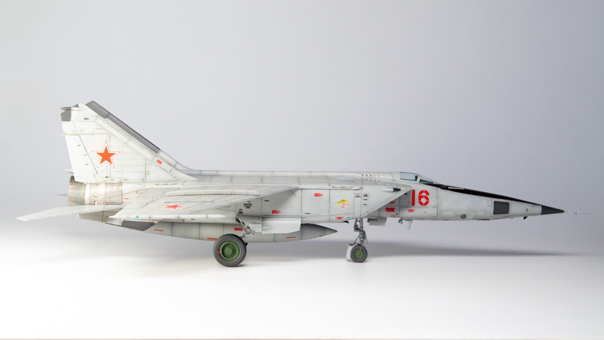 Zdjęcie dodatkowe produktu MiG-25 RBT 1:72 ICM 72172