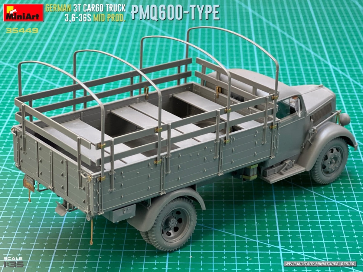 Zdjęcie dodatkowe produktu Niemiecka Ciężarówka 3t Cargo Truck 3,6-36s Mid Prod. Typ Pmq600 1:35 MiniArt 35449